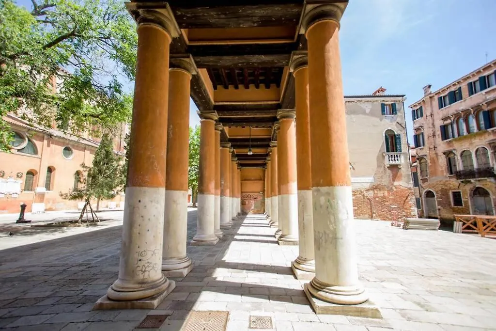 Le Sorelle Venedig 0*,  Italien